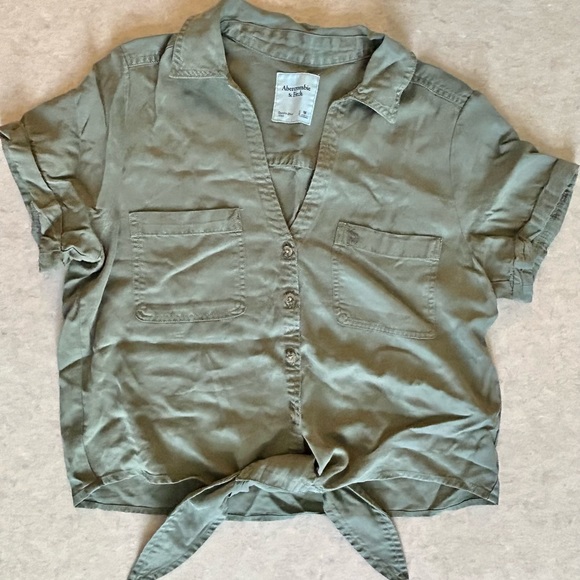 NWOT A&F cropped button down shirt - Picture 1 of 4